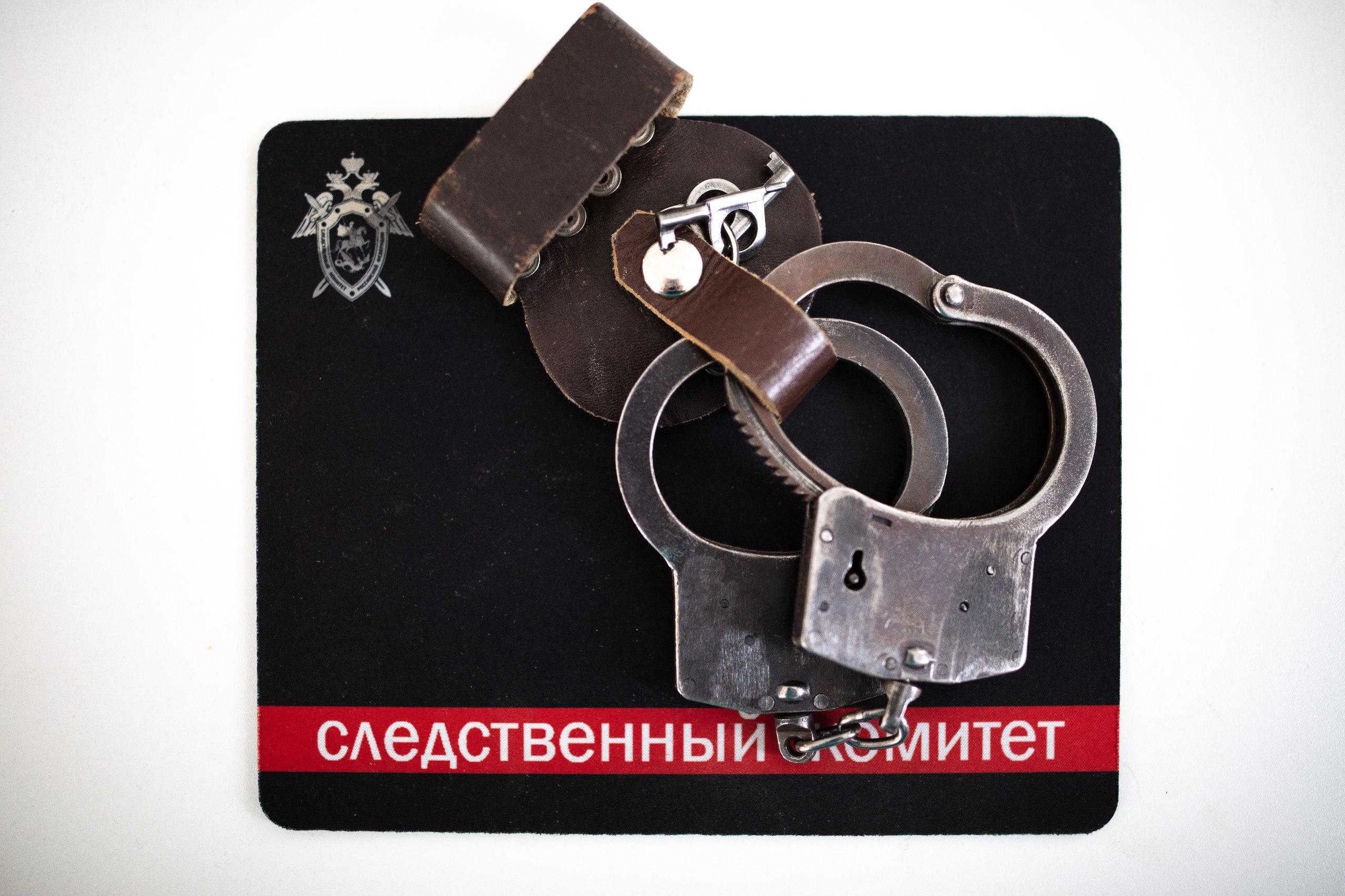 В Касумкенте местный житель подозревается в умышленном причинении тяжкого вреда здоровью, повлекшего по неосторожности смерть Сулейман-Стальским межрайонным следственным отделом СУ СК России по Республике Дагестан возбуждено уголовное дело в отношении 53-летнего жителя села Касумкент по ч. 4 ст. 111 УК РФ умышленное причинение тяжкого вреда здоровью повлекшее по неосторожности смерть . По версии следствия, 7 июля 2025 года, подозреваемый находясь в состоянии алкогольного опьянения, в ходе словесной перепалки нанес множественные удары деревянной палкой по голове местному жителю. В результате полученных телесных повреждений последний скончался в медицинском учреждении. Подозреваемый задержан. В ближайшее время в отношении него будет избрана мера пресечения. По уголовному делу проводится комплекс следственных действий, направленный на закрепление доказательственной базы.