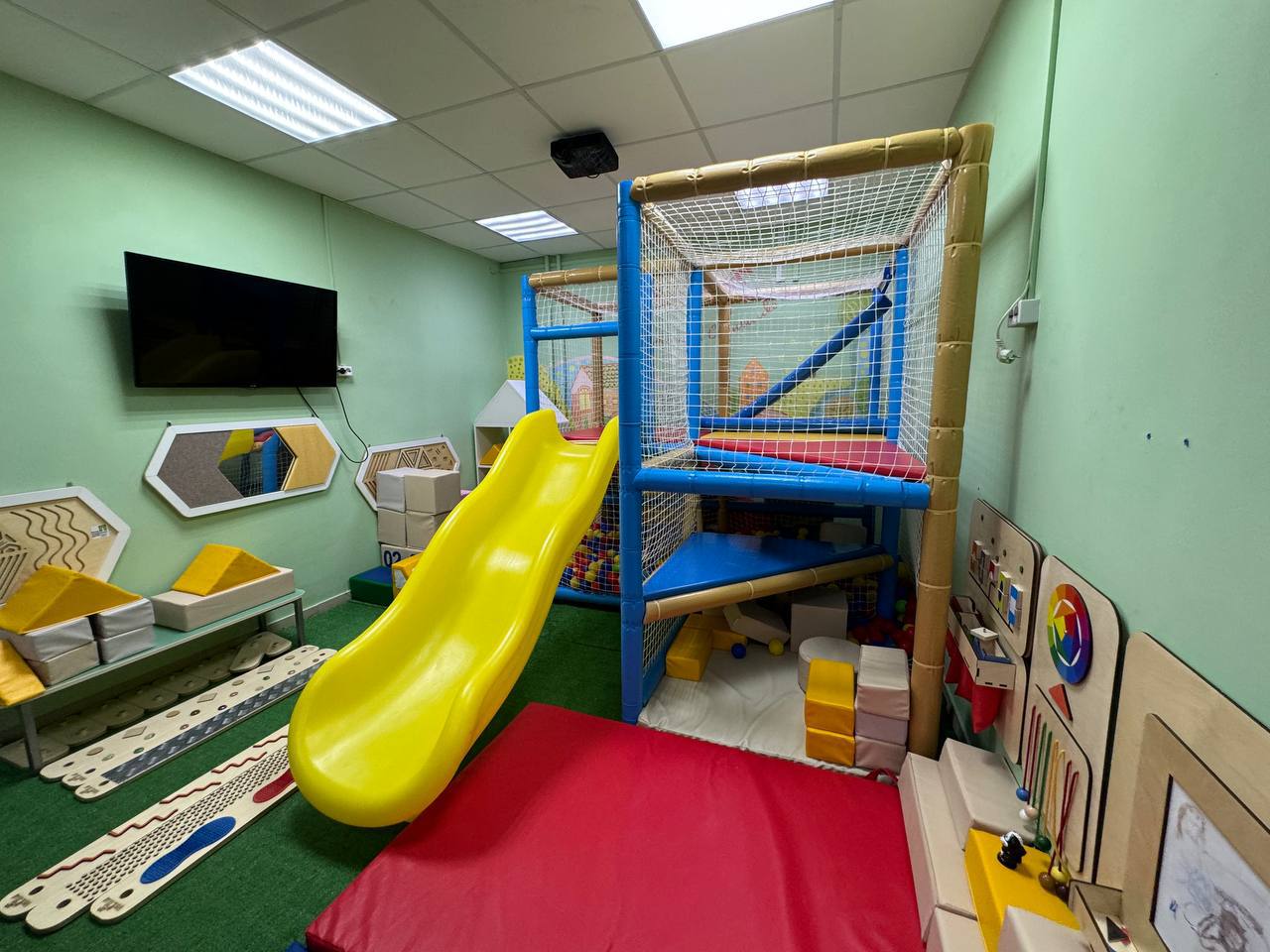 Доступность дошкольного образования в Якутии достигла почти 100 В Якутии несмотря на высокие демографические показатели наблюдающиеся в последние годы по итогам 2025 года почти 100 детей были обеспечены местами в системе дошкольного образования Работа ведётся в рамках реализации национального проекта Молодёжь и дети инициированного Президентом РФ Владимиром Путиным а также в соответствии со стратегическим указом Главы республики Айсена Николаева о развитии единой системы образования ulusmedia Читайте нас в MAX