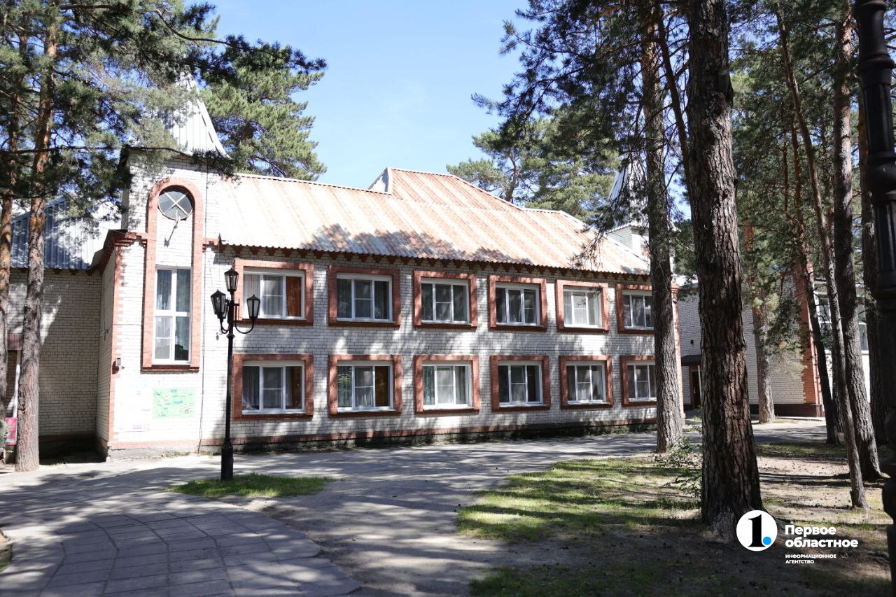 В июне в Челябинской области более 114 тыс. детей отдохнули в 769 лагерях  Это загородные лагеря, дневного пребывания, труда и отдыха, палаточные.   Были лагеря патриотического воспитания. В них побывали свыше 12 тысяч детей. В рамках программы «Орлята России» оздоровились 30 тысяч школьников, сообщает Е-область.