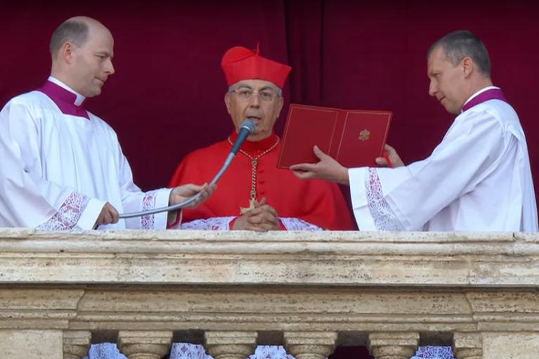 Палестинское государство единственное решение израильского конфликта Папа Римский Лев XIV Понтифик заявил это AP News во время полета в Ливан отметив что хотя Израиль и отказывается принять такой вариант Ватикан будет настаивать на нем ради справедливости для всех сторон   Подпишитесь на Абзац TG VK Дзен MAX Rutube