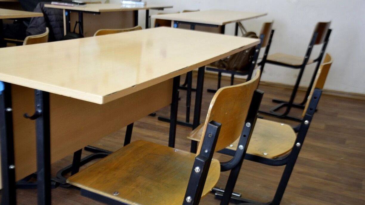 Ремонт в школах Уфы: что готово к августу  В Уфе рабочая группа с участием чиновников, депутатов и представителей родительской общественности проверила, как идёт капитальный ремонт в школах и колледжах перед началом учебного года.    Гимназия-интернат №1 — работы близки к завершению.   Колледж сварочно-монтажного производства — обновляют общежитие, душевые перенесут в жилые блоки.   Школа №18 — выявлены отставания от графика, подрядчику указано ускориться.  В рамках программы в 2025 году в Башкирии обновляют 40 образовательных учреждений, чтобы создать комфортные условия для обучения и воспитания.