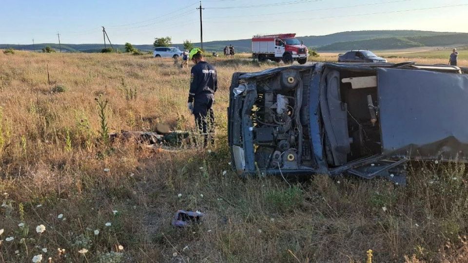 В Бахчисарае столкнулись Geely и «Лада»: пострадал один из водителей В воскресенье, 6 июля, в Бахчисарае столкнулись Geely и «Лада», в результате чего пострадал один человек. Об этом сообщили в пресс-службе МЧС Крыма. Авария произошла в 12.58. В Бахчисарае столкнулись Geely и «Лада». В результате ДТП пострадал один человек. Водитель отечественного авто оказался зажат в салоне. На место прибыли пожарные, медики, а также сотрудники «КРЫМ-СПАС» и Госавтоинспекции. «Спасатели при помощи гидравлического аварийно-спасательного инструмента деблокировали пострадавшего и передали медработникам», – говорится в сообщении. В министерстве добавили, что на месте происшествия также обеспечили пожарную безопасность.... Подробнее>>>