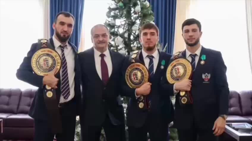 Сергей Меликов поздравил дагестанских боксёров с победами на чемпионате мира