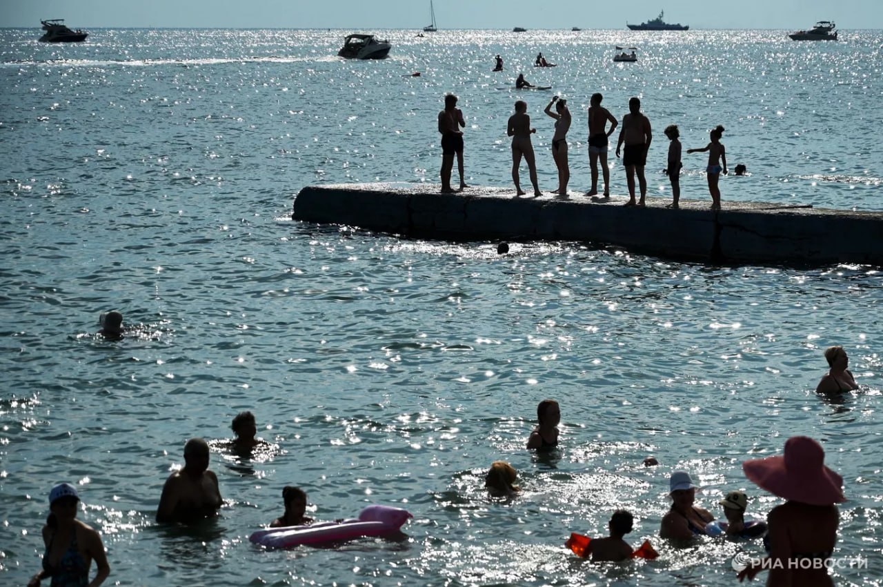 Отклонений от норм в воде Черного моря от Геленджика до границы с Абхазией после крушения танкеров в декабре 2024 го не наблюдается рассказала глава Роспотребнадзора Анна Попова Подписаться на РИА Новости экономика Все наши каналы