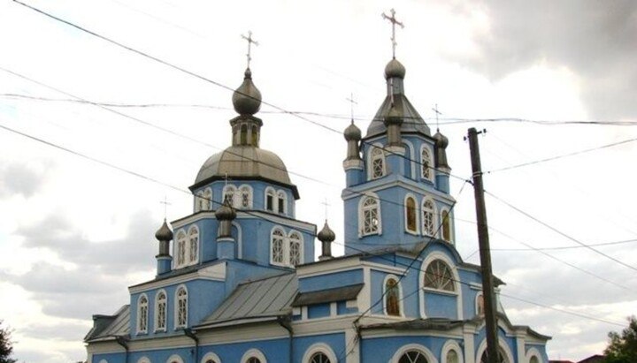 Раскольники планируют захват Свято-Николаевского храма УПЦ в городе Каменка Черкасской области накануне Рождества Христова. Об этом сообщил лжесвященник Владимир Думенко.  Настоятель храма отец Георгий Пограничный отметил, что храм находится в собственности Черкасской епархии УПЦ, и у рейдеров нет законных оснований на вход в церковь.  «Мы останемся здесь, чтобы защищать этот храм от "захожан", которые ведут себя как захватчики. От "захожан", кто разделяет наше общество на "правильных" и "неправильных" украинцев», — заявил настоятель храма.  #украинский_раскол    Будь с нами — Первый казачий