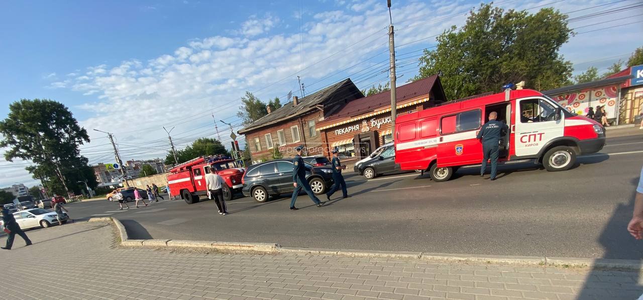 ДТП с участием пожарной машины на перекрестке улиц Ленина и Блюхера Очевидцы сообщают о пробке по улице Ленина.