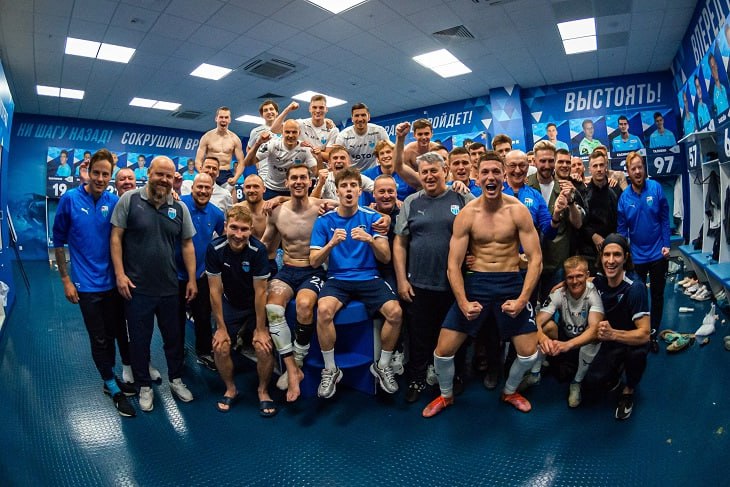«Спасибо, драгоценные!»: «Ротор» на выезде разгромил «КАМАЗ» со счетом 4:0 Волгоградский «Ротор» сегодня, 11 мая, в 32-м туре Первой лиги в Набережных Челнах разгромил местный «КАМАЗ» со счетом 4:0. Сине-голубые одержали самую крупную победу в нынешнем сезоне. Феерическая победа сине-голубых вызвала восторг у болельщиков, некоторые из которых присутствовали на игре и стали свидетелем зрелищного матча. Легендарный волгоградский диктор Юрий Кушнарев, если бы был сейчас с нами, наверняка, оценил бы эту победу своей знаменитой фразой: «Спасибо, драгоценные!». Подробнее