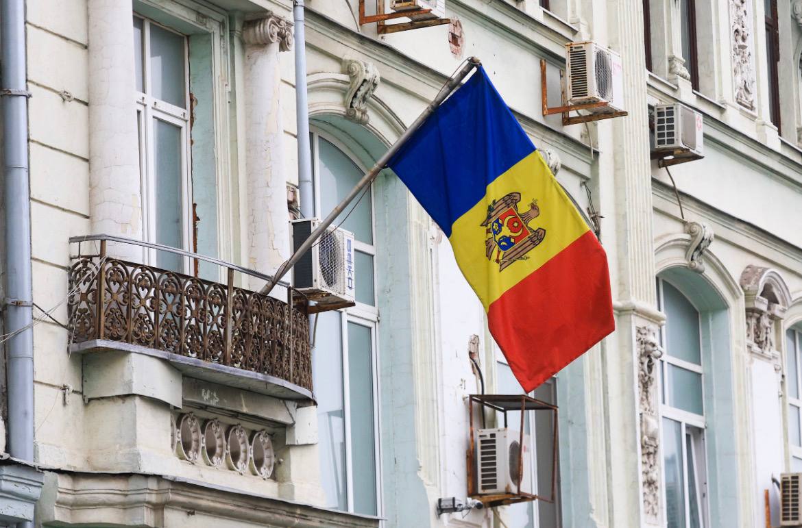 МИД Молдавия готовится полностью выйти из СНГ Вице премьер глава МИД Молдавии Михай Попшой сообщил о начале процедуры денонсации трёх базовых соглашений лежащих в основе членства страны в СНГ об этом он заявил в эфире Радио Молдова Тем самым страна готовится полностью выйти из Содружества Молдова начала процедуру денонсации трёх ключевых соглашений которые лежат в основе её членства в Содружестве Независимых Государств Устава СНГ Соглашения о создании СНГ и соответствующего приложения После их официальной отмены наша страна юридически перестанет быть членом СНГ хотя де факто участие в организации было приостановлено ещё раньше заявил вице премьер Он отметил что документы предстоит направить в парламент для окончательного утверждения Наталья Шатохина NEWS ru ТАСС Подписаться на ДП в Telegram MAX