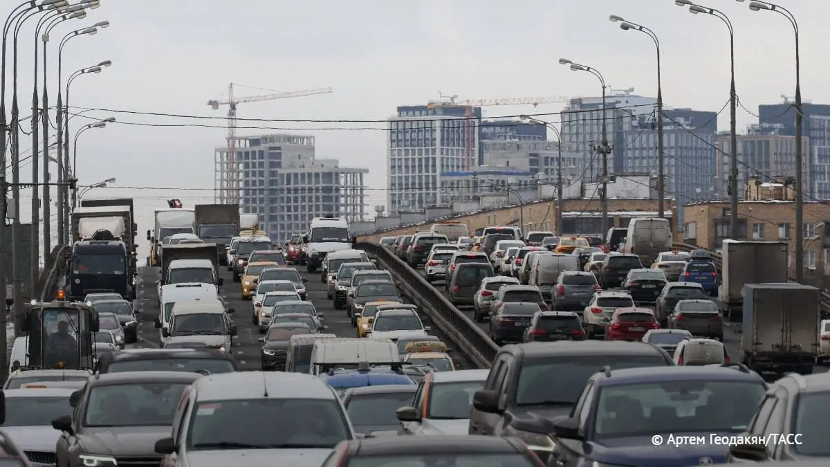 Временные локальные перекрытия движения ожидаются в центре на севере и северо востоке Москвы в среду Горожанам посоветовали использовать метро для передвижения по городу Фото ТАСС Подписаться и читать статьи Московский часовой Telegram МАКС Сайт