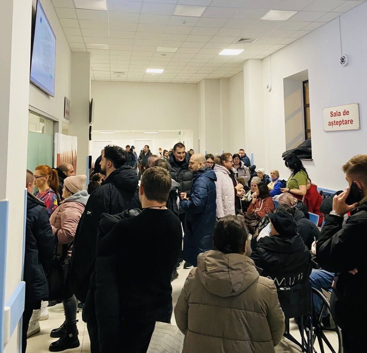 Так было сегодня в Институте скорой помощи в Кишинёве в приёмном покое Большинство обращений травмы полученные из за неблагоприятных погодных условий и гололёда Подпишись на ГРТ