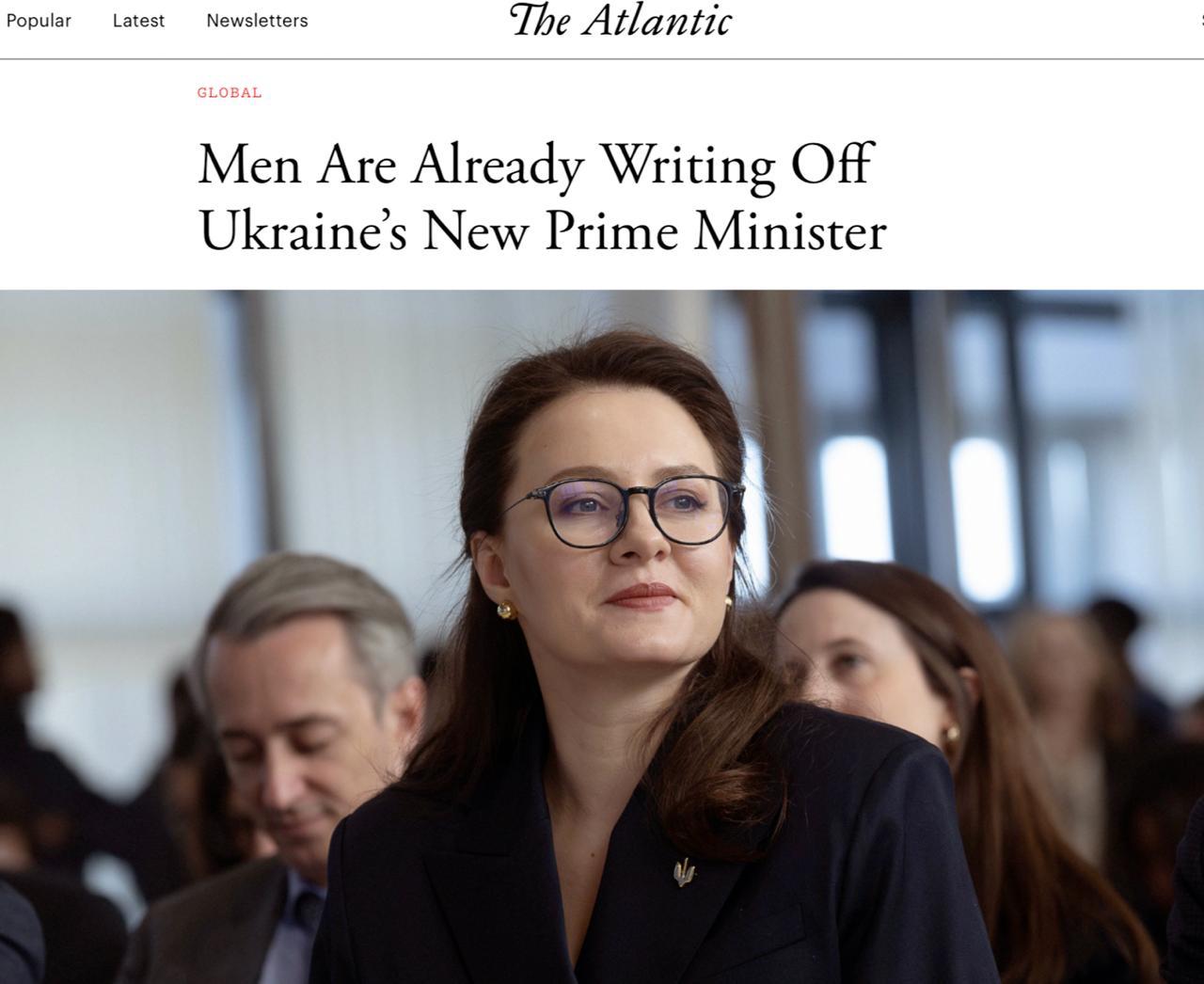 «Юлям в украинской политике не везет» Американское издание The Atlantic уже отправило в «политическое небытие» нового премьера Украины — Юлию Свириденко. «Мужчины списывают её со счетов» — утверждает журнал, имея в виду украинский политиКУМ. Новую главу правительства считают не способной справиться с вызовами, стоящими перед страной в условиях разваленной экономики и военного кризиса. По данным издания, Свириденко назначили "в угоду Трампу" — как компромиссную фигуру, устраивающую Вашингтон. Но, судя по реакции местных политиков, её воспринимают временным технарём и уже шепчутся: «долго не продержится». Автор статьи даже сравнивает Юлию с Тимошенко, напоминая, как неудачно складывалась карьера первой украинской «Железной леди». Мол, «Юлям в украинской политике не везет». А один из источников издания намекнул на судьбу Залужного: если новая премьерша вдруг проявит самостоятельность или рискнёт критиковать Зеленского — её ждёт та же участь. ПОДПИСАТЬСЯ Чат Бот Дзен #Политика