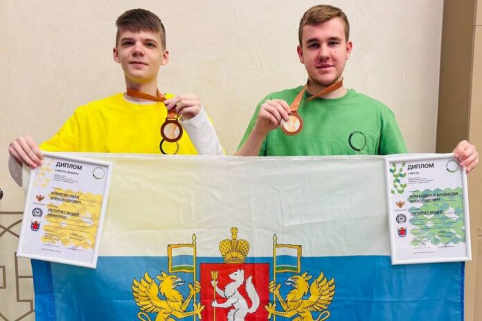 На Среднем Урале подвели итоги третьего этапа чемпионата «Профессионалы» По итогам состязания уральские студенты заполучили 9 золотых, 13 серебряных и 19 бронзовых медалей. Среди направлений, в которых ребята оказались лучшими, — хлебопечение, копирайтинг и слесарное дело. Подробнее читайте на сайте «Областной газеты». департамент информационной политики Свердловской области Подписаться на «ОГ» Поддержать канал