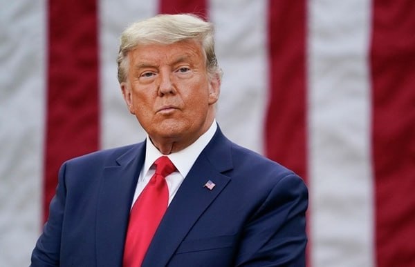 Трамп заявил, что не планирует идти на третий президентский срок Глава Белого дома добавил, что у него не было официальных обсуждений по поводу выдвижения на новый срок. По словам американского лидера, он знает о «разных концепциях» обхода действующих ограничений, в том числе о выдвижении на пост главы государства вице-президента Джей Ди Вэнса, который после победы мог бы передать полномочия Дональду Трампу. Подпишись на «Говорит Москва»