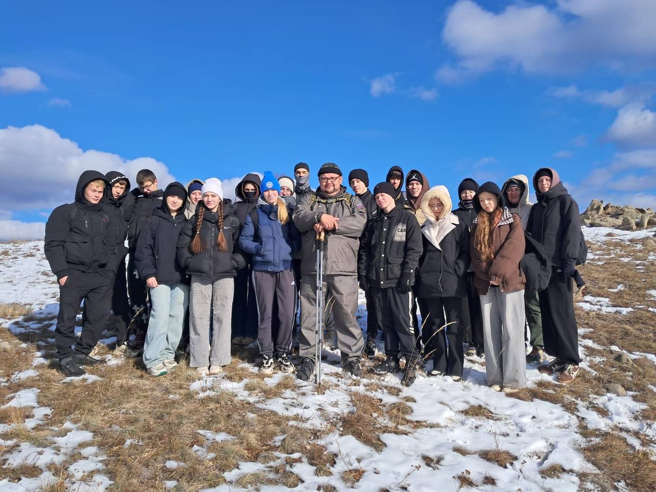 Определены финалисты Всероссийской туристской премии Маршрут года 2025 Экскурсия пешеходного маршрута Тропой Древних кочевников из города Шилки прошла в финал конкурса Автором экскурсии является заведующий районным краеведческим музеем Юрий Арсентьев Теперь ему предстоит защитить и представить свой проект 360 проектов из 59 регионов России и Республики Беларусь получили право на участие в финальных мероприятиях XII Всероссийской туристской премии Маршрут года Общенациональный финал премии состоится 13 15 ноября в Перми   Не пропустите главные новости премии Подпишитесь на официальную страницу в ВКонтакте по ссылке Организаторами финала конкурса выступают ФРОС Region PR ООО Консалтинг Тур Министерство по туризму Пермского края и ГБУ ПК Центр развития туризма