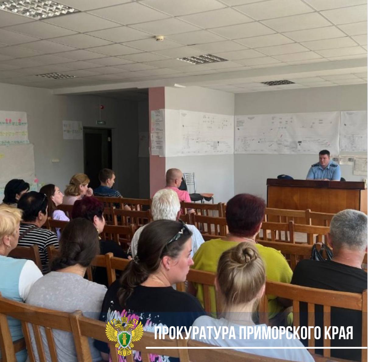 В Приморье после вмешательства прокуратуры погашена задолженность по заработной плате на сумму более 6 млн рублей ℹ Прокуратура г. Артема провела проверку исполнения трудового законодательства, по результатам которой установлено, что организацией, осуществляющей деятельность по производству бетонных и железобетонных изделий, допущены факты нарушения сроков выплаты заработной платы. В результате образовалась задолженность в размере 6,2 млн рублей. В целях устранения нарушений закона прокурор внес руководителю компании представление. По результатам его рассмотрения задолженность полностью погашена, права работников восстановлены. Исполняющий обязанности прокурора г. Артема Степан Коваль провел рабочую встречу с трудовым коллективом предприятия, в рамках которой обсудил вопросы соблюдения трудовых прав граждан и ответил на интересующие вопросы.