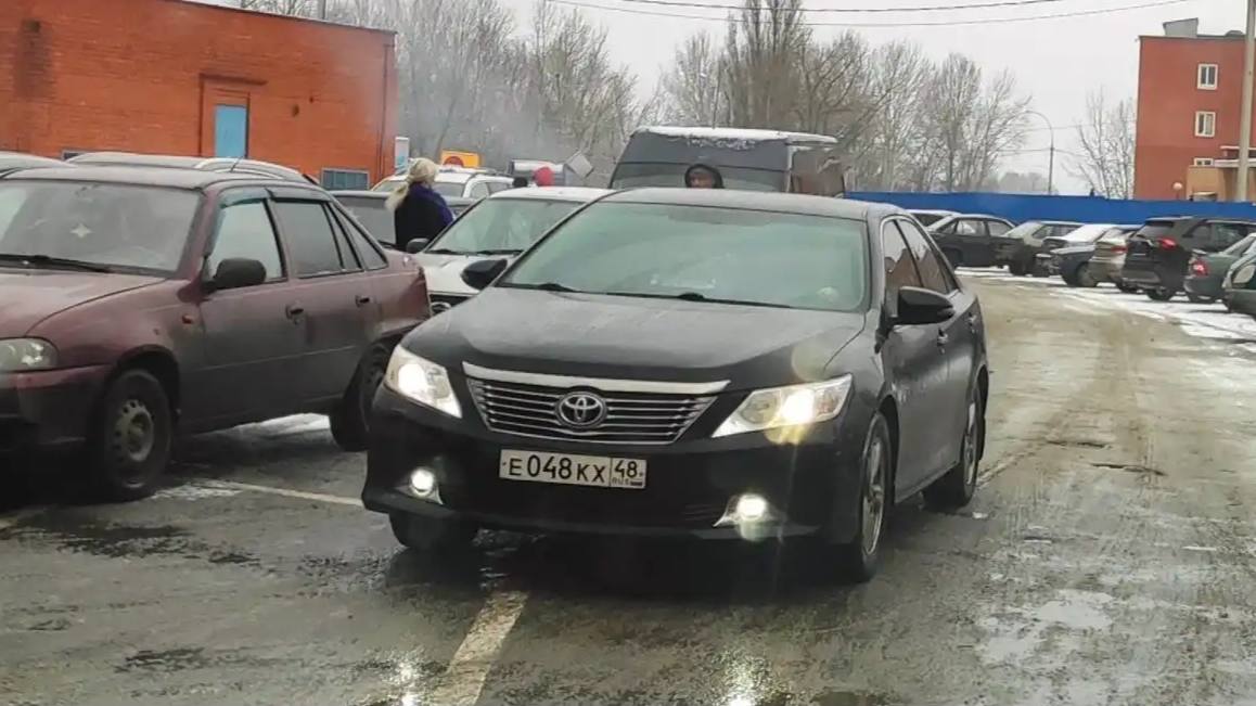 В России начали изымать легендарные ЕКХ при смене номера Причина угроза компрометации силовиков Авто с такими госзнаками находятся под пристальным вниманием иностранных спецслужб или недоброжелателей Номера ЕКХ появились в 1996 году как знаки служебных автомобилей ФСО ФСБ и чиновников Со временем их начали продавать обычным водителям Подписаться Написать нам