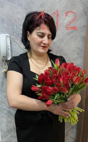 «Внучка заболела, я решила вернуться. Сейчас в Тынду еду. На поезде. Внучка меня спасла…»  Одна из пассажирок разбившегося Ан-24 отказалась от полета в самый последний момент, она до сих пор числится в списках пассажиров. Марине Авалян решила полететь позже из-за недомогания маленькой внучки. О том, что самолет рухнул – узнала из новостей. Женщина в шоке из-за осознания того, насколько близко была смерть.  После случившегося Марине боится летать и решила воспользоваться железнодорожным транспортом.