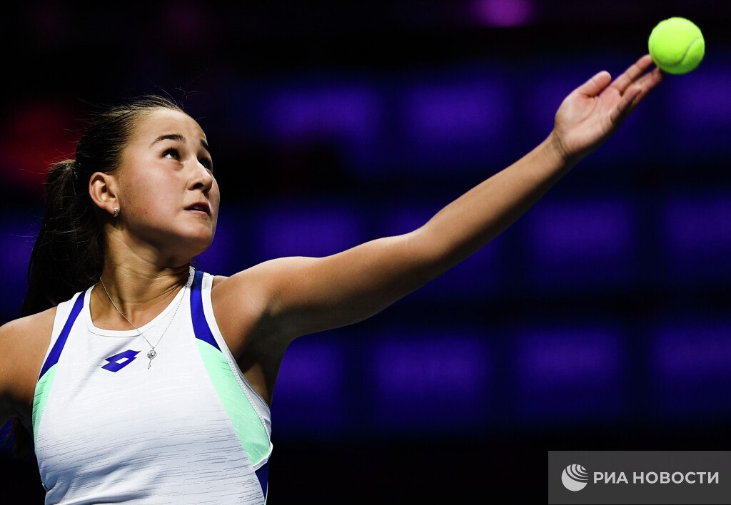 Теннисистка Камилла Рахимова сменила спортивное гражданство Россиянка занимающая 112 е место в рейтинге WTA будет представлять Узбекистан Появление Камиллы Рахимовой в составе национальной команды Узбекистана это событие исторического масштаба Она уже зарекомендовала себя как сильная конкурентоспособная теннисистка способная играть на равных с топ игроками мира приводит сайт Федерации тенниса Узбекистана слова генерального секретаря организации Сардора Камилова Ранее в октябре другая российская теннисистка Мария Тимофеева также поменяла спортивное гражданство Подписывайтесь на РИА Новости Спорт в МАХ