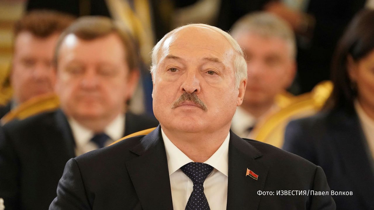 Поражения России на Украине не будет, оно слишком дорого всем обойдется, заявил Александр Лукашенко.  "Если разумно провести переговоры и пойти на уступки России, а РФ — на уступки Украине  надо определить эти вопросы и сделать взаимные уступки , Россия никогда больше не будет конфликтовать с Украиной. Никогда", — сказал белорусский лидер в интервью журналу Time.  Он также подтвердил готовность организовать в Минске переговоры Владимира Путина, Дональда Трампа и Владимира Зеленского. Президент Белоруссии заявил, что не верит в то, что Вашингтон серьёзно настроен на снятие санкций с Минска.    Больше новостей тут  МАХ  Отправить новость