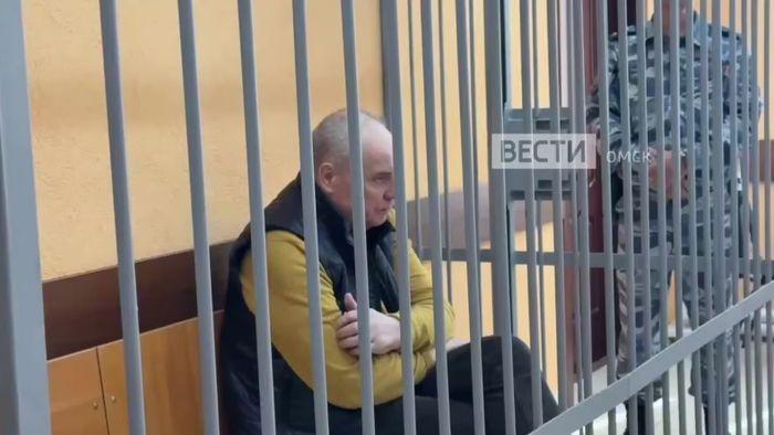 Экс министра Куприянова закрыли еще на три месяца в Омском СИЗО В Любинском районном суде Омска продолжается рассмотрение резонансного уголовного дела бывшего заместителя председателя правительства и экс министра труда и социального развития региона Владимира Куприянова Экс чиновнику предъявлено обвинение в получении взятки в особо крупном размере п в ч 5 ст 290 УК РФ Прокурор Амелия Авраамова сообщила Омск информу что в настоящее время исследуются доказательства стороны защиты а судебное следствие продолжается Судебное следствие не окончено В прошлом заседании Куприянову продлили меру пресечения отметила гособвинитель В объединенной пресс службе судов редакции уточнили что срок содержания экс зампреда Омской области под стражей был продлен на три месяца Подробнее о судебном процессе и следующем заседании в материале