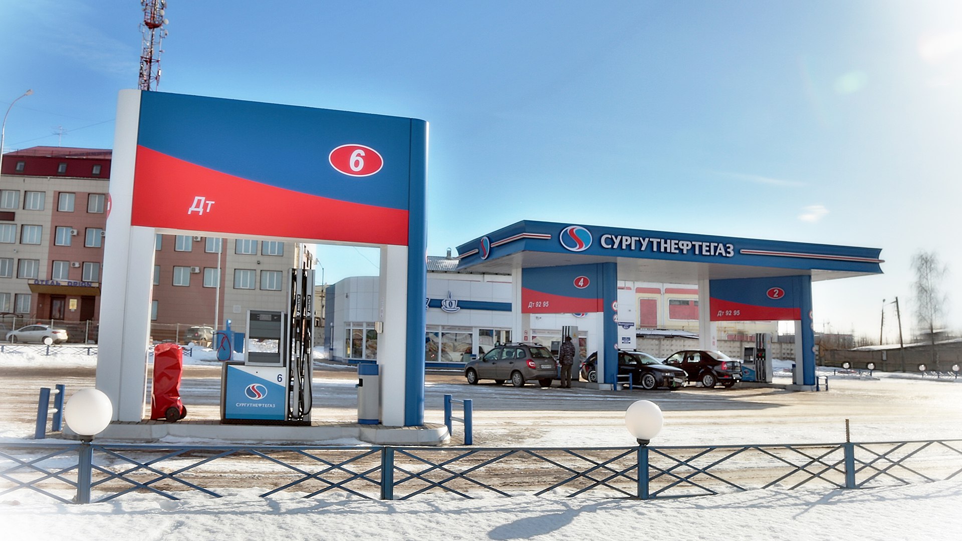 Сургутнефтегаз #SNGS «Сургутнефтегаз» отчитался за 2024 год по РСБУ Чистая прибыль «Сургутнефтегаза» по РСБУ за 2024 год составила ₽0,92 трлн, что снизившись на 30,8% по сравнению с ₽1,33 трлн в предыдущем году. Выручку компания решила не раскрывать. Источник: e-disclosure.ru