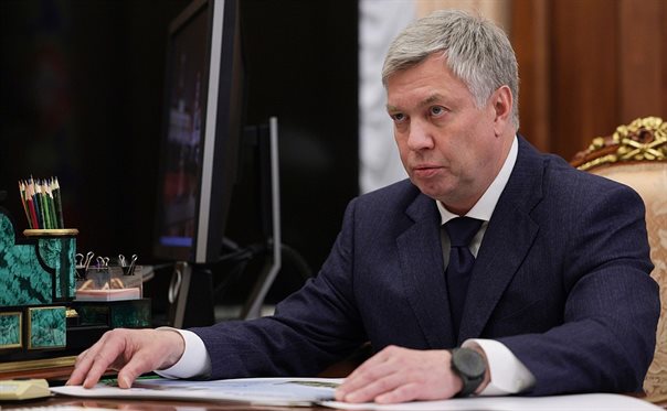 Давайте посмотрим Русских рассказал Путину про старейшую больницу региона и строительство кардиоцентра Глава государства пообещал изучить и решить вопрос с открытием кардиоцентра на базе Ульяновской областной больницы