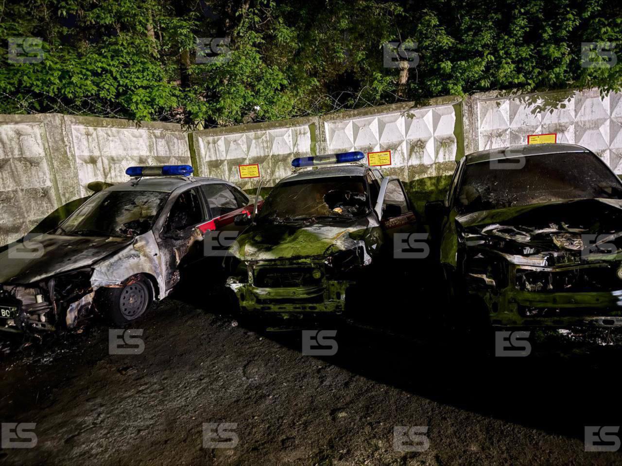 Поджигательницей автомобилей Росгвардии в Калуге оказалась молодая мать Об этом пишут федеральные СМИ. Предварительно, по заказу украинских мошенников, чтобы вернуть украденные у неё деньги. Дома у девушки остался трёхмесячный ребенок. Девушку задержали сотрудники ФСБ. Общий ущерб — около пяти млн рублей. ES! - канал. Подписаться