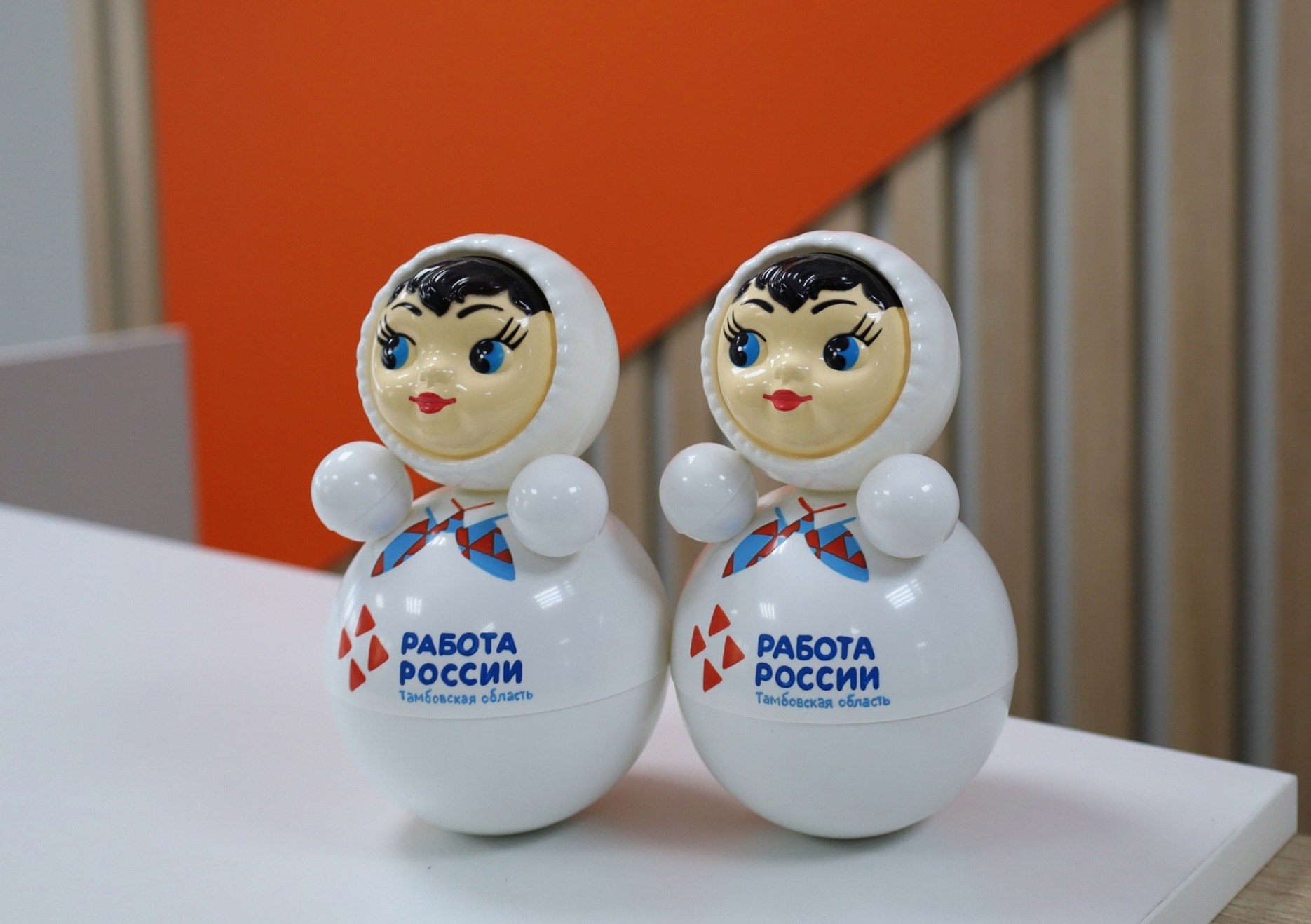 По данным министерства труда и занятости населения Тамбовской области в 2025 году возможностью получить востребованную специальность воспользовались 764 жителя региона Обучение проводилось по национальному проекту Кадры по 360 востребованным на рынке труда профессиям Граждане выбрали такие направления подготовки как информационные технологии медицина образование строительство Чаще всего выбирали для обучения специальности оператора беспилотных авиационных систем специалиста по стандартизации работ на основе принципов бережливого производства электромонтера по ремонту и обслуживанию электрооборудования CAD системы в машиностроении