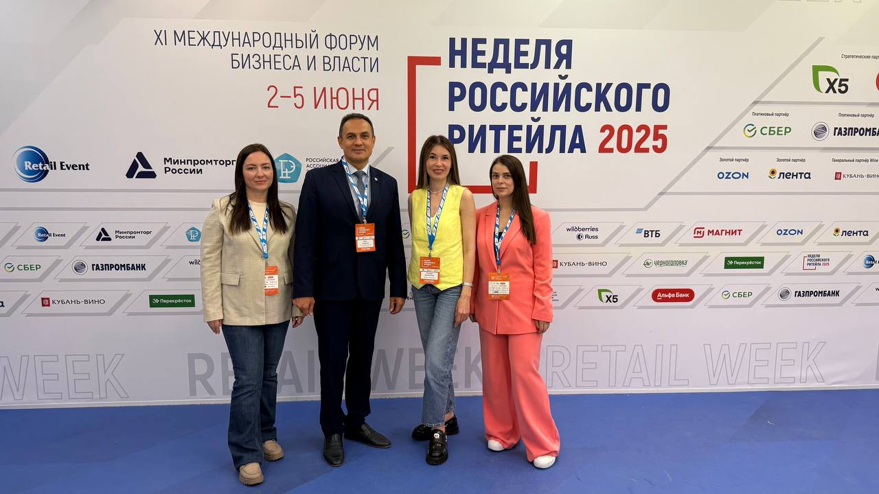 Северяне покорили Москву Торжественная церемония награждения победителей конкурса "Торговля России" прошла в Москве. Звание лучшего розничного рынка России получил универсальный рынок "Дары Ямала" в Салехарде. Также был отмечен новоурегойский магазин морепродуктов Татьяны Бушмелевой. Успех салехардского рынка – результат серьезной работы по модернизации. За последние два года здесь провели масштабный ремонт, обновили фасад и благоустроили территорию. Он стал настоящей визитной карточкой города, местом где всегда можно найти уникальные северные продукты: оленину, рыбу и дикоросы. По словам представителей рынка, получение награды станет дополнительным стимулом для дальнейшего развития. "Дары Ямала" продолжают совершенствовать сервис и создавать комфортную среду для посетителей, сохраняя при этом особый северный колорит. Медиацентр Салехард Поддержать бустом Заказать рекламу