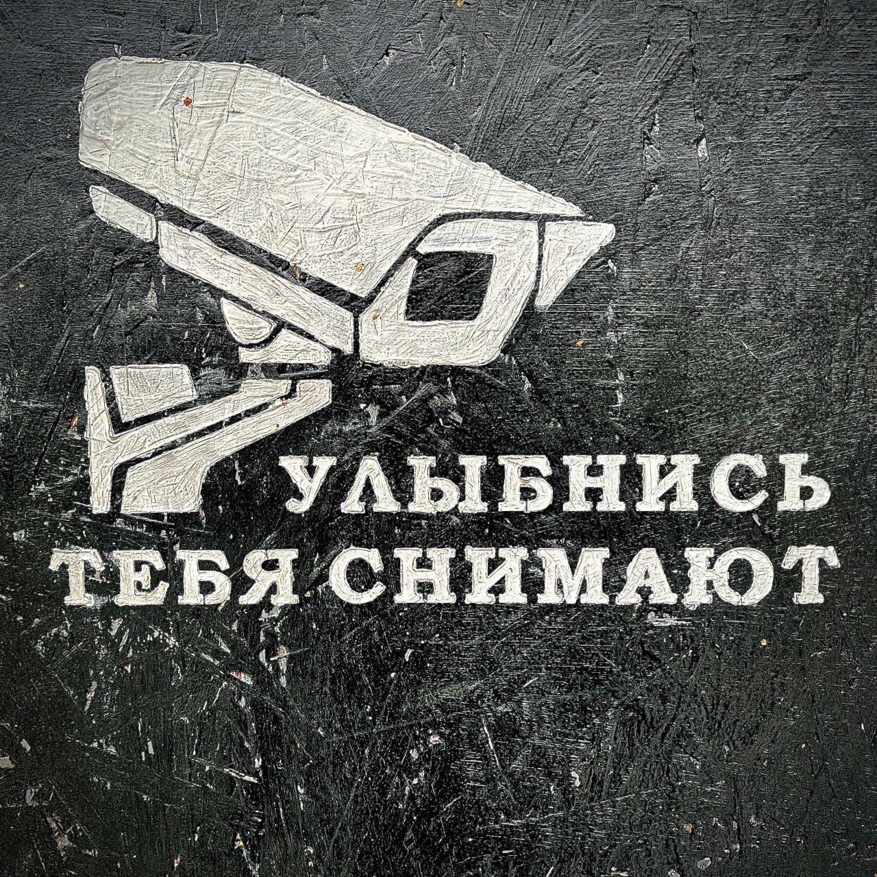 Строительные компании и ритейл в Кировской области все активнее внедряют умное видеонаблюдение За последний год число подключений выросло на 20 и именно эти отрасли показали наибольший рост пишет МТС В стройке системы помогают контролировать технику безопасности предотвращать кражи и ускорять сдачу объектов а в магазинах считать посетителей анализировать потоки строить тепловые карты и распознавать подозрительное поведение Видеоаналитика также используется в IT логистике оптовой торговле ресторанах салонах красоты и сфере развлечений