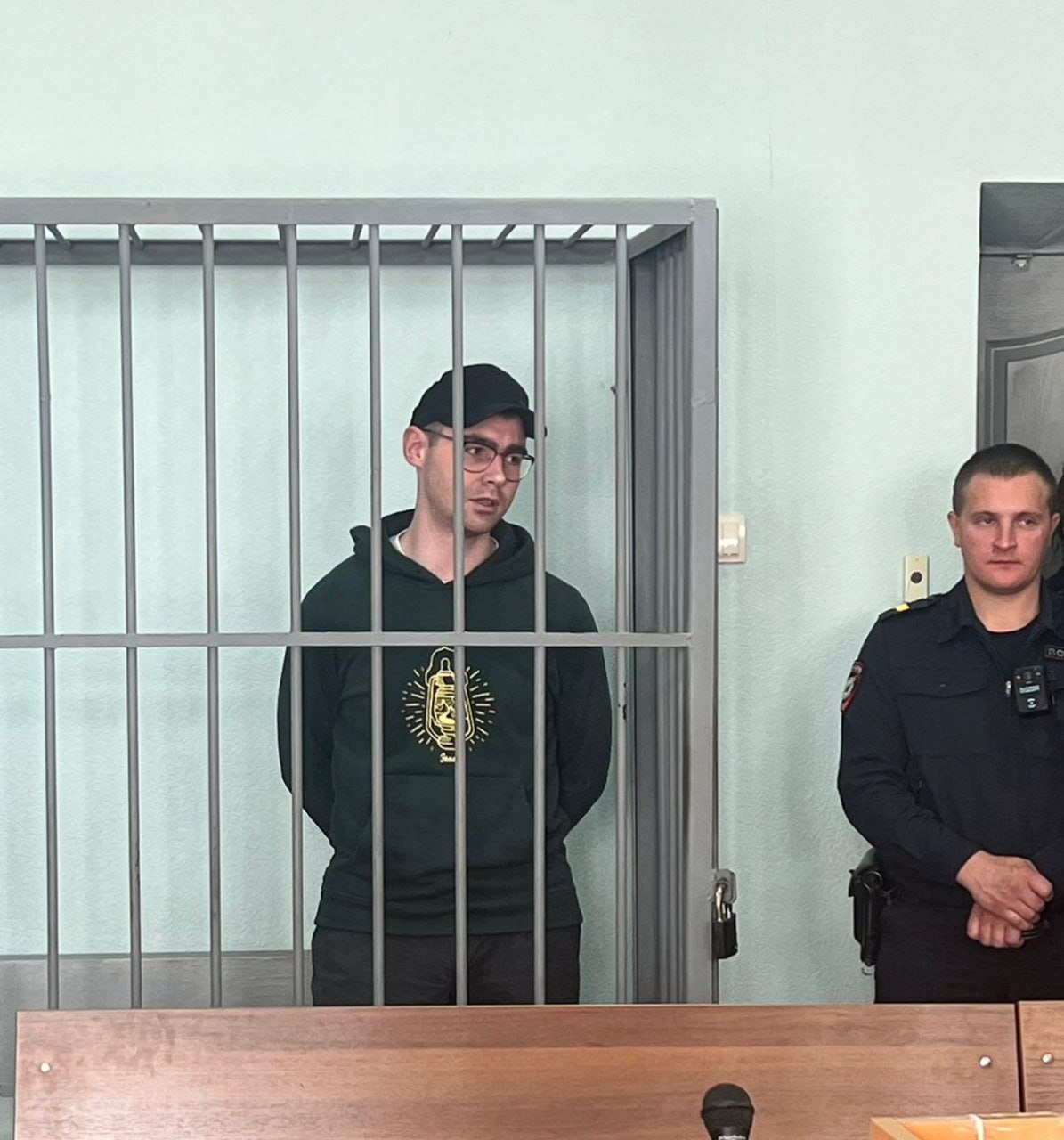 Мера пресечения журналисту Ленинский районный суд г Екатеринбурга рассмотрел ходатайство следователя о продлении срока содержания под стражей редактору URA RU Денису Аллаярову Органами предварительного расследования он обвиняется в совершении преступления предусмотренного ч 3 ст 291 УК РФ Постановлением суда мера пресечения Аллаярову продлена на срок по 28 октября 2025 года включительно Ленинский районный суд Екатеринбурга