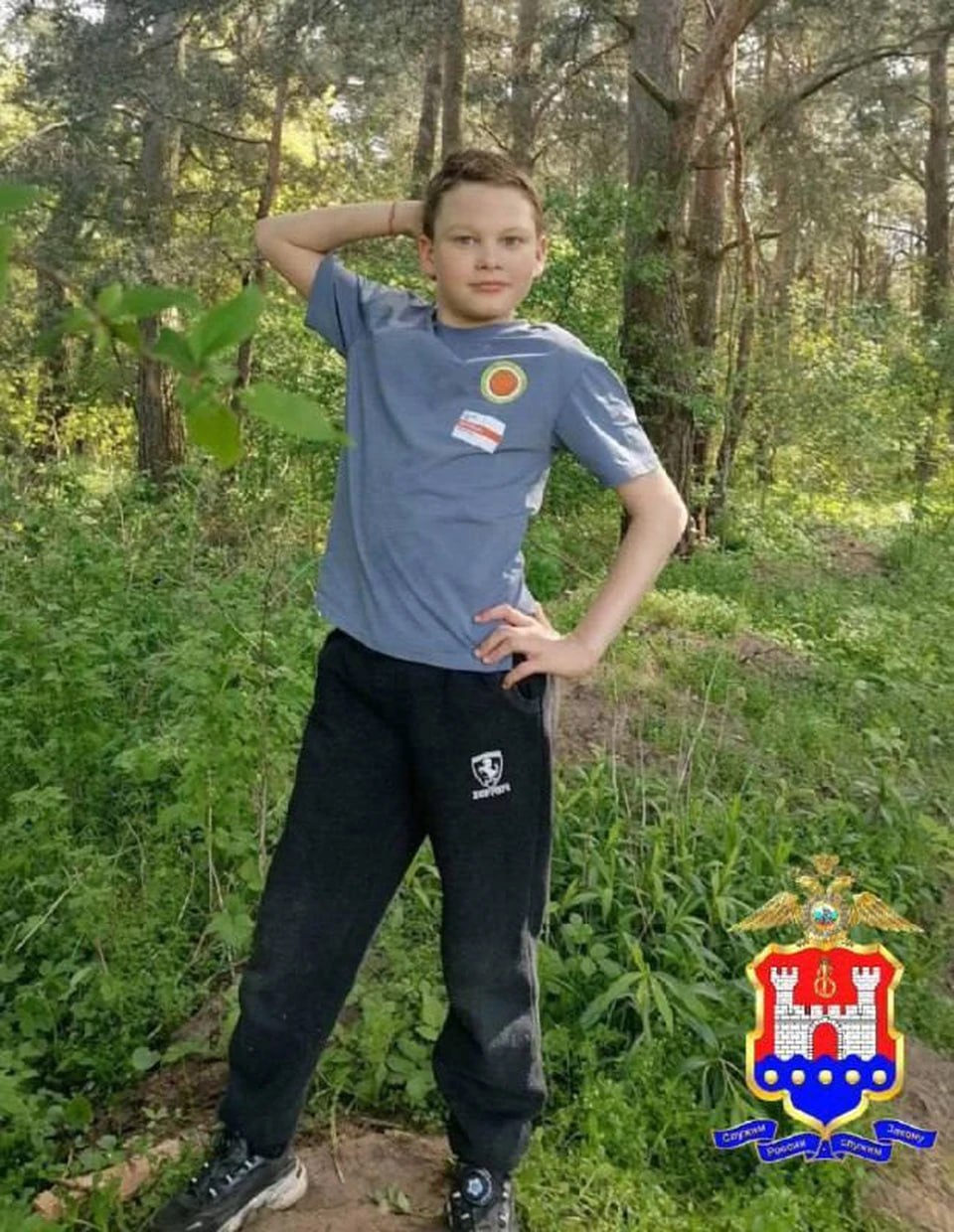 В Калининграде разыскивают 13 летнего школьника который пропал два дня назад Максим Гусаков 19 октября ушёл из дома на улице Инженерной и домой не вернулся Об этом сообщает пресс служба областного УМВД На вид мальчику 14 15 лет рост 145 см худощавого телосложения волосы короткие тёмно русого цвета глаза голубые Был одет зелёная куртка брюки тёмно синего цвета и белые кроссовки с собой у него был серый портфель Знаете где ребёнок Звоните 8 4012 552 487 552 402 552 403 Фото УМВД России по Калининградской области