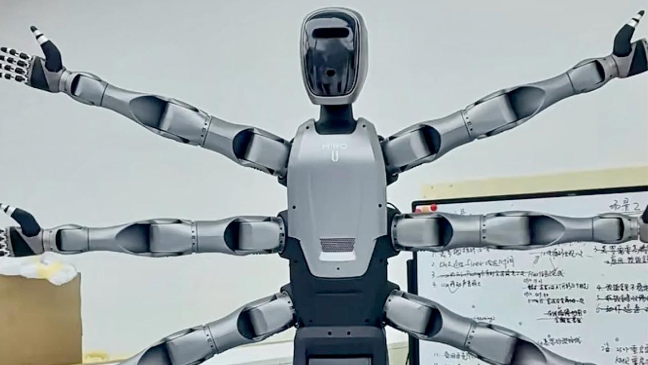 Витрувианский робот человек от Midea В Китае показали антропоморфного робота Miro U с шестью руками и подставкой с колёсами вместо ног Первая смена на заводе у него начнётся к концу месяца на производстве стиральных машин Midea также работает над линейкой Meila которые по своему строению отличаются от людей уже намного меньше Роботов Meila начнут использовать в следующем году rozetked me news 43168