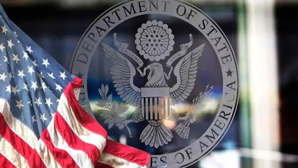 Новый посол США в Казахстане будет учить, как логистически обходить Россию  Кандидат на пост посла США в Казахстане Джули Стафт раскрыла внешнеполитические цели в Евразии. Ничего нового — дальнейшая политика сдерживания России под лозунгом защиты суверенитета РК.  На слушаниях в Сенате американский дипломат заявила, что Вашингтон будет оказывать помощь Астане в поиске маршрутов, обходящих Россию, якобы для снижения зависимости от неё. Понятное дело, что цель в другом — снизить связанность двух евразийских государств, а соответственно, и ухудшить союзнические и добрососедские отношения между ними.   Вместо них США предложат свою коммерческую дипломатию, оборонное сотрудничество и, конечно же, свои инвестиции по особым условиям  в Сенате Джули Стафт назвала их равными условиям, но, скорее всего, это словосочетание должно читаться в кавычках .    Подпишись на «Русскую Евразию»