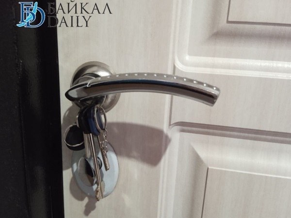 Съёмные квартиры в Улан Удэ сравнялись по цене с московскими Цены на съёмные квартиры в столице Бурятии продолжают стремиться в космос В конце 2025 го за однокомнатную в Улан Удэ просили примерно 30 578 рублей Двухкомнатную сдавали за 37 667 а трёхкомнатную в среднем за 43 260 Таковы данные исследования от портала Мир квартир Но на деле аренда в Улан Удэ ещё дороже К примеру за трёшку площадью около 68 квадратных метров владельцы хотят 75 тысяч рублей Примерно за те же суммы и даже дешевле сегодня предлагают съёмное жильё в российской столице К примеру уроженка Улан Удэ рассказала Байкал Daily что арендует в Москве меблированную трёшку за 60 тысяч в месяц             Нажимай сюда чтобы оставаться с нами на связи