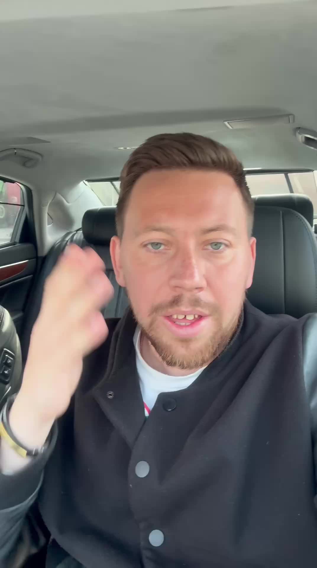 Школьницы из Могилева вызвали общественное недовольство, снимая TikTok во время празднования Дня Победы