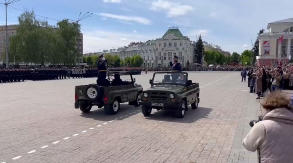 В Орле стартовал парад Победы В Орле на площади Ленина начался парад Победы. Об этом сообщил в своем телеграм канале губернатор Орловской области Андрей Клычков. ↗ Прислать новость Подписаться