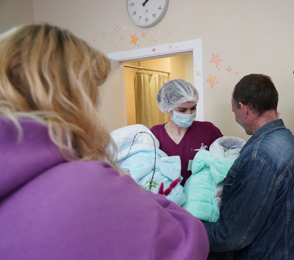 Более 1700 детей родилось в Самарской области в апреле Органы ЗАГС зарегистрировали 1743 новорожденных. 51 % из них - это мальчики. самые популярные имена апреля - Михаил и Виктория самые редкие - Назар, Всеволод, Анатолий, Изабелла, Раиса и Анфиса. SOVAINFO Прислать новость Больше новостей - на sovainfo.ru
