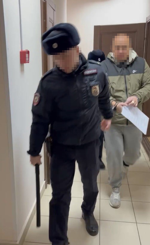 ФСБ задержала за взятки начальника регистрационно-экзаменационного отделения ГИБДД в Вятских Полянах. Через посредников он получил 50 тыс. рублей за содействие в успешной сдаче экзаменов на права. Прислать новость: Подпишись на «Источник»