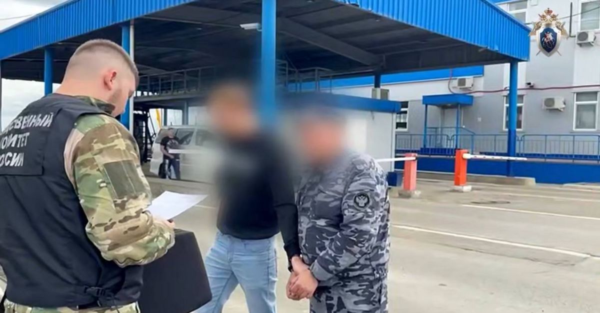 В Челябинской области задержали сотрудника таможни по подозрению в коррупции     В Челябинской области возбуждено уголовное дело в отношении старшего инспектора отдела по контролю за ввозом и оборотом товаров региональной таможни. Его обвиняют в превышении должностных полномочий и мелком взяточничестве.    Подписаться ↗  Обратная связь