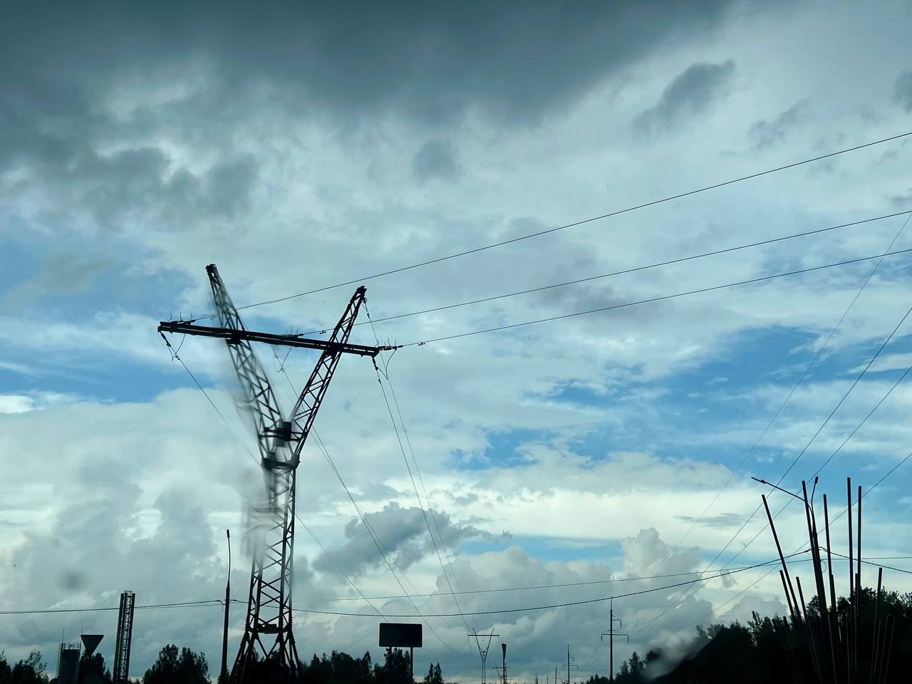 Плановые отключения электричества будут в Серпухове 5 августа Из-за проведения работ на электросетях, некоторые дома обесточат: 10:00–14:00 – деревни Сераксеево и Новинки-Бегичево, ГСК «ДПК Биосфера». 10:00–12:00 – СНТ «Строитель» в Пущино смена оборудования . 10:00–15:00 – Серпухов,Подольская, 98 и 98 б работы на трансформаторе . 11:00–13:00 – Большая Городня, СНТ «Русская сказка» работы на водозаборном узле . По вопросам отключений и качества электроснабжения звонить на «горячую линию» Мособлэнерго: 8 495 99-500-99. Следить за экстренными отключениями и уточнять информацию можно на сайте компании.