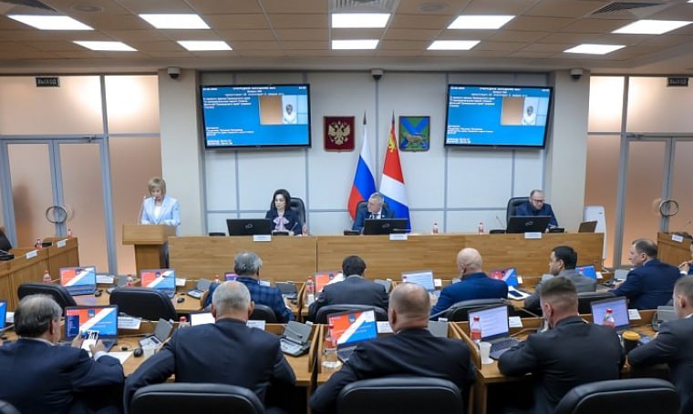Приморский край полностью перешел на одноуровневую систему МСУ. 27 мая депутаты заксобрание приняли решение о преобразовании двух оставшихся районов – Надеждинского и Дальнереченского – в муниципальные округа. Это два последних муниципалитета края, где до сих пор сохранялась двухуровневая модель управления с наличием органов власти в поселениях. Муниципальная реформа стартовала в регионе еще в 2019 году. После вступления в силу последних поправок в крае теперь будет восемь городских округов и 25 муниципальных.