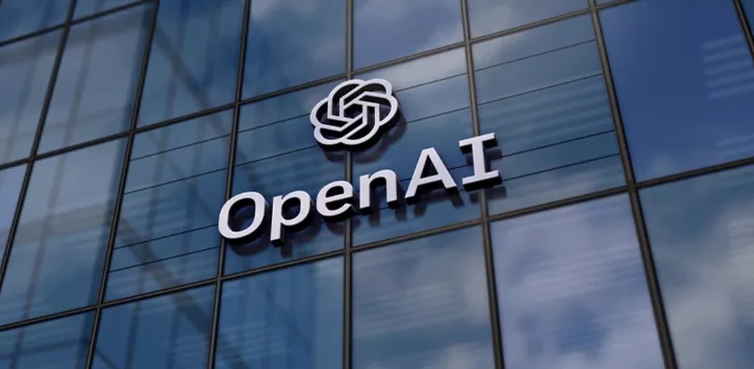 Прилегший сейчас отдохнуть ChatGPT вывел OpenAI на $10 млрд годовой выручки - по данным CNBC, до таких показателей компания дошла за два с половиной года своей работы с чат-ботом. В сумму входят продажи частных и корпоративных продуктов, доступ к API и исключает доходы от лицензирования и всякие мелкие сделки. Компания кормит ИИ-слопом 500 млн еженедельных активных пользователей и 3 млн платных бизнес-клиентов. К 2029 году жадный Сэм Альман планирует получить выручку компании в размере $125 млрд.