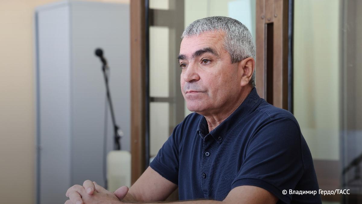 Гособвинение просит приговорить экс-директора парка "Патриот" Ахмедова к 6 годам колонии, передает корреспондент ТАСС.