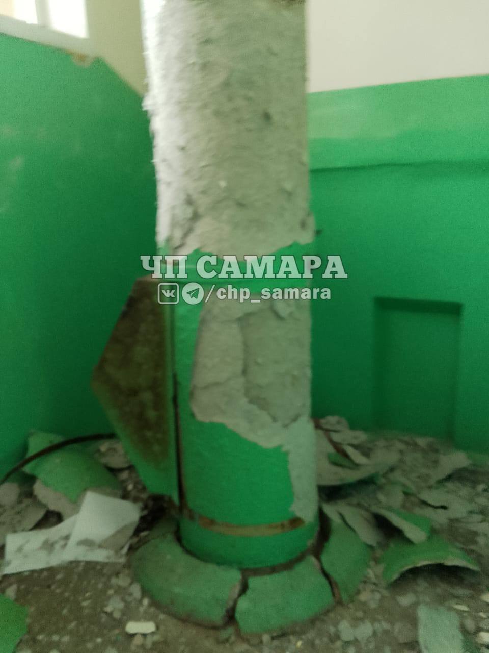 Ночной хлопок в мусоропроводе на улице Губанова напугал самарцев В соцсетях разлетелись кадры обрушения части стен и краски в подъезде жилого дома на улице Губанова. По словам очевидцев, поздней ночью они услышали хлопок. Как сообщили в ГУ МЧС России по региону, 23 июня в 02:09 поступило сообщение о пожаре. На улице Губанова, 4, что-то загорелось в мусоропроводе на 6 квадратных метров. Возгорание ликвидировали в 02:40. Погибших и пострадавших нет. Что же там такое загорелось с такими последствиями, неизвестно.