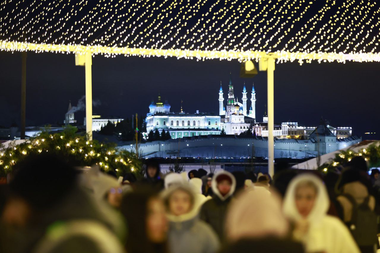 Казань вошла в рейтинг самых безопасных городов мира По итогам года столица Татарстана заняла 72 е место обойдя Москву и Санкт Петербург сообщает портал Numbeo В тройку самых безопасных городов России также вошли Нижний Новгород 56 е место в мировом рейтинге и Калининград 78 е место   Вечерка в MAX в Telegram