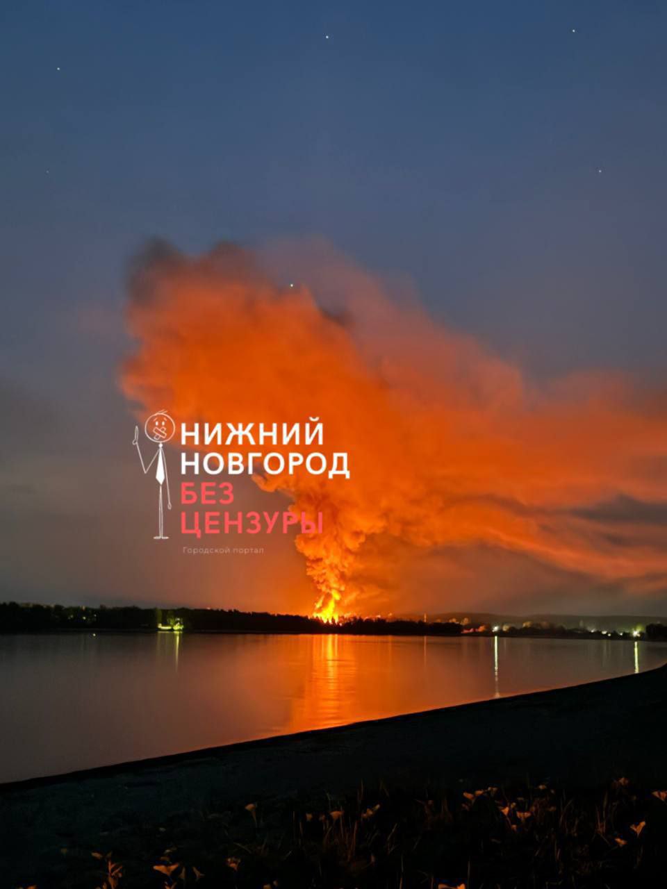 Появилось видео страшного пожара в поселке Тимонькино - по словам очевидцев, сгорели три дома Пламя было видно за несколько километров.