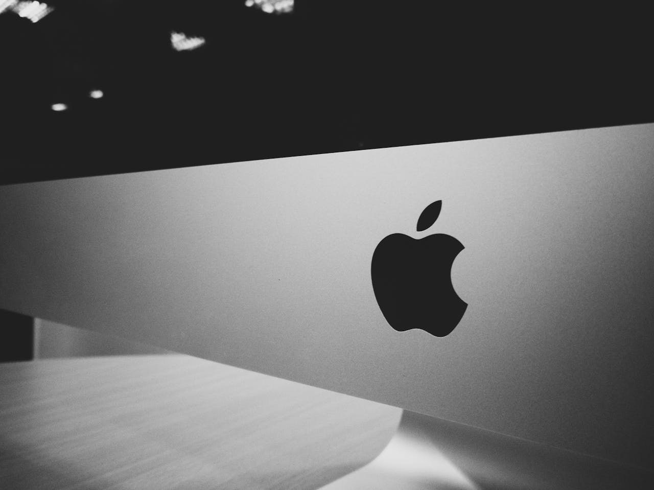 Apple запустит сервис с виртуальным терапевтом на базе ИИ Новый сервис будет представлять собой консультанта по здоровью пользователей Функционал Apple Health распространяется на планирование питания и медицинские рекомендации Apple Health не будет доступен минимум до iOS 27 Сервис встроят в приложение Здоровье на iPhone и iPad Ожидается что новинка заработает в следующем году Подробнее