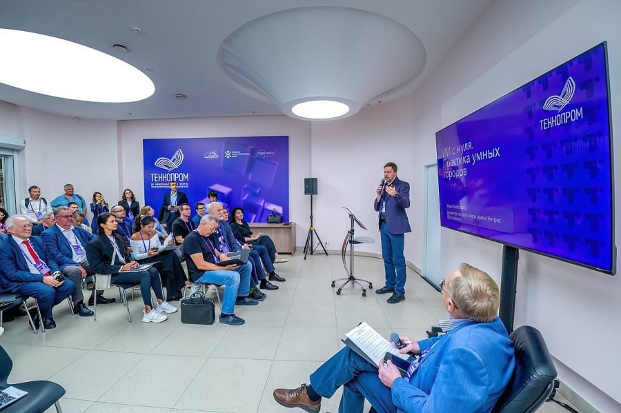 Ростелеком представил технологии ИИ для цифровых регионов на Технопроме 2025 Ростелеком представил участникам Технопрома 2025 стратегию создания сверхсовременных цифровых регионов с помощью технологий искусственного интеллекта Об инновационных решениях для организации умной городской среды рассказал директор продуктового офиса Нетрис Ростелеком Илья Полесский на форуме Городские технологии Ядром современного региона должна стать умная инфраструктура в которую интегрированы современные автоматизированные системы управления транспортом для оптимизации дорожного движения видеонаблюдения и видеоаналитики для повышения безопасности умного освещения для энергосбережения а также мониторинга и управления коммунальными ресурсами водоснабжением и энергопитанием Такой комплексный подход повысит качество жизни обеспечит безопасность населения снизит затраты и сделает работу городских служб более эффективной kuzzbas ru news society 76751 html