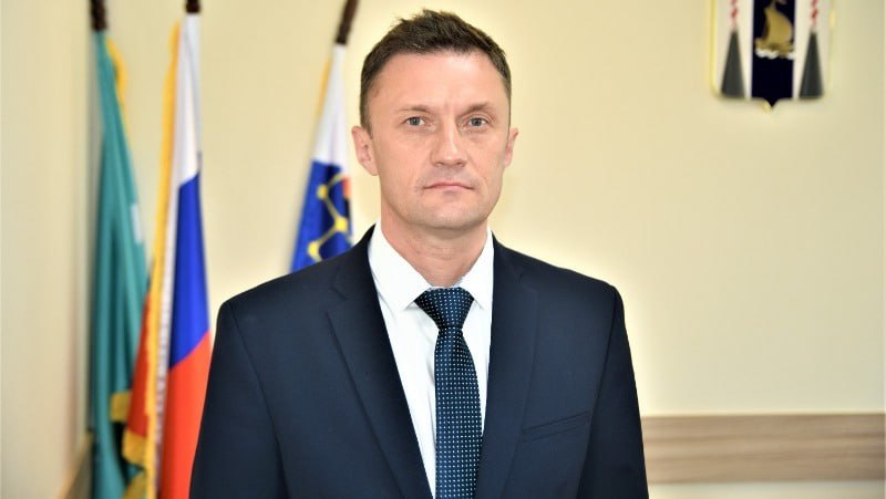 На должность нового мэра Тымовского муниципального округа заявились двое кандидатов В ближайшие дни в Тымовском муниципальном округе состоится процедура отбора, а затем назначения нового руководителя. Если все пройдет гладко, его имя станет известно широкой общественности 15 мая 2025 года. В ближайшее время три депутата Тымовского и три назначенца от губернатора Сахалинской области рассмотрят кандидатов, проведут собеседование. А уже завтра состоится голосование. С 2023 года Тымовский округ возглавлял Мингиян Мучкаев, но в марте 2025 года подал в отставку по личным обстоятельствам. ——— : Прислать нам новость: